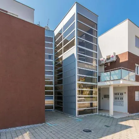 Anna Apartment