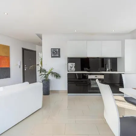 Anna Apartment *